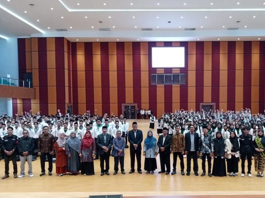 FTK UIN SMH Banten Gelar Pembukaan PBAK Fakultas 2025: Wujudkan Generasi Akademik yang Religius dan Berdaya Saing FTK UIN SMH Banten Gelar Pembukaan PBAK Fakultas 2025: Wujudkan Generasi Akademik yang Religius dan Berdaya Saing