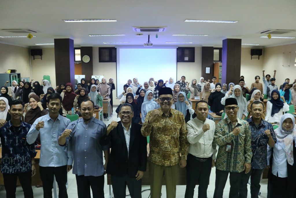Workshop Kemahasiswaan FTK UIN SMH Banten: Transformasi Penulisan Ilmiah melalui Integrasi Smart Technology dan Etika Akademik di Era Digital Workshop Kemahasiswaan FTK UIN SMH Banten: Transformasi Penulisan Ilmiah melalui Integrasi Smart Technology dan Etika Akademik di Era Digital