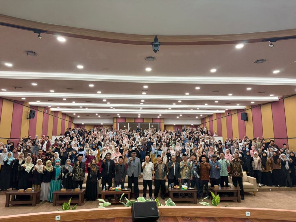 Studium General FTK: Membuka Peluang Mahasiswa ke Luar Negeri melalui Informasi dari Staf Menteri KP2MI Studium General FTK: Membuka Peluang Mahasiswa ke Luar Negeri melalui Informasi dari Staf Menteri KP2MI